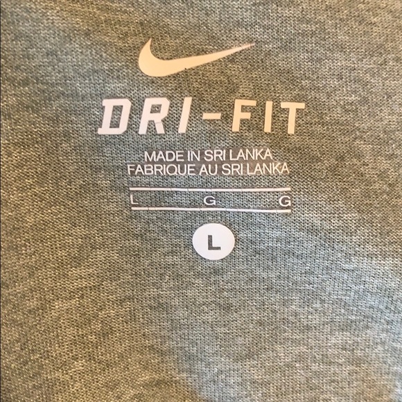 Nike Dri-Fit tank top - Picture 3 of 3